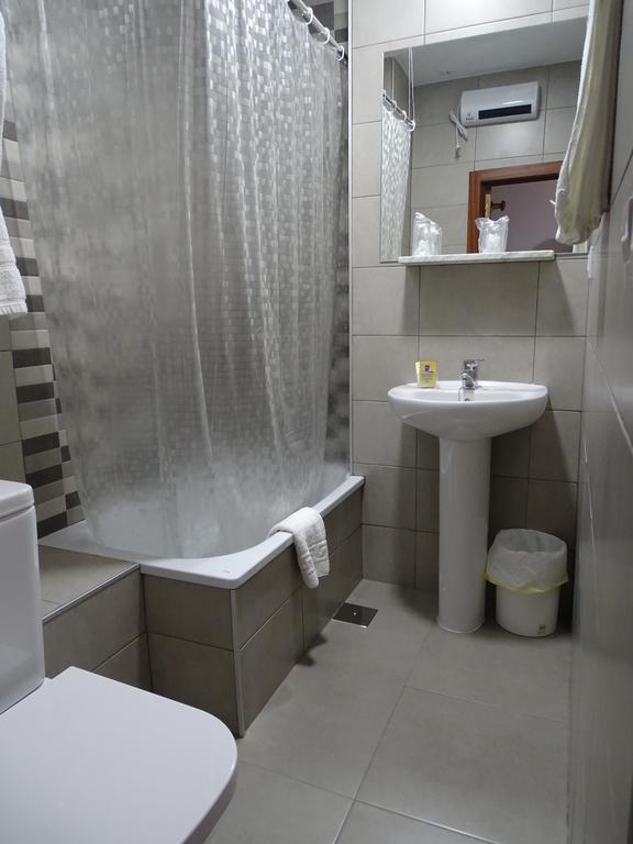 Hostal Argentina Caces Εξωτερικό φωτογραφία