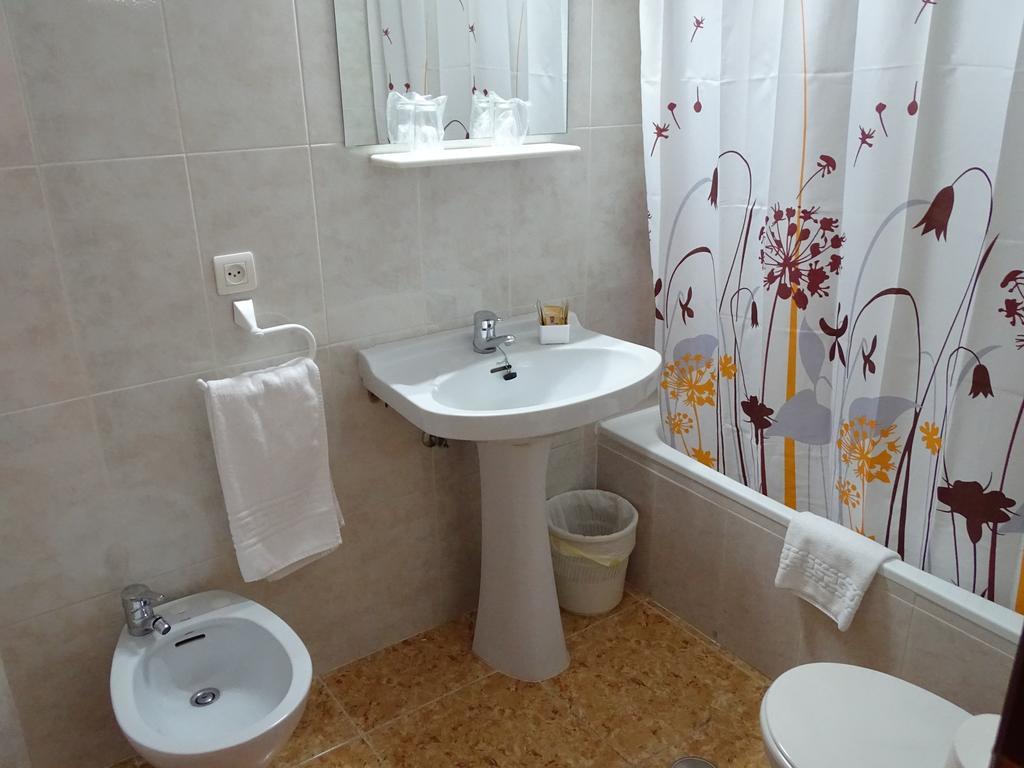 Hostal Argentina Caces Εξωτερικό φωτογραφία