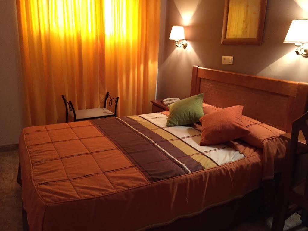 Hostal Argentina Caces Εξωτερικό φωτογραφία