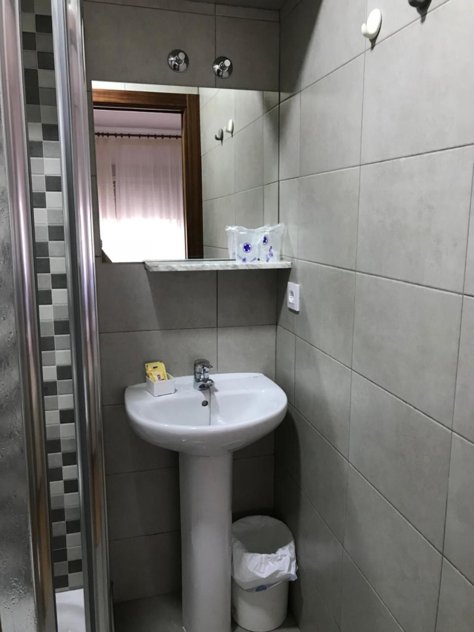 Hostal Argentina Caces Εξωτερικό φωτογραφία