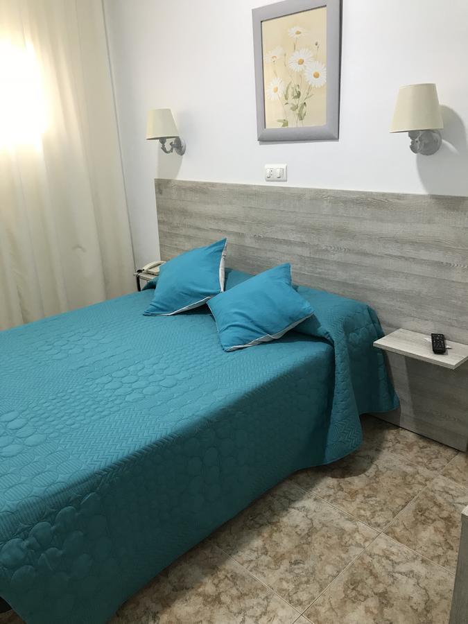 Hostal Argentina Caces Εξωτερικό φωτογραφία
